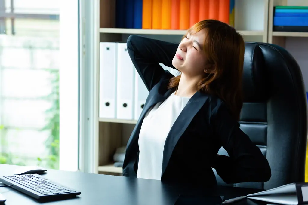 Thai Massage: A Natural Remedy for Office Syndrome